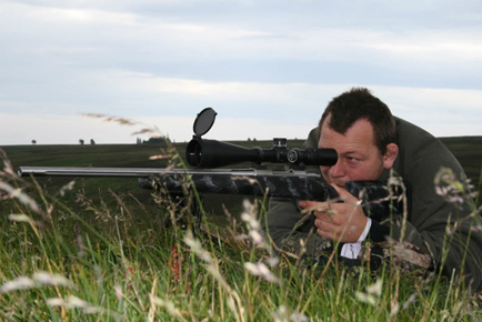 Steve Thompson shooting his UK Gunworks Sako 75 .243 Ack Imp.